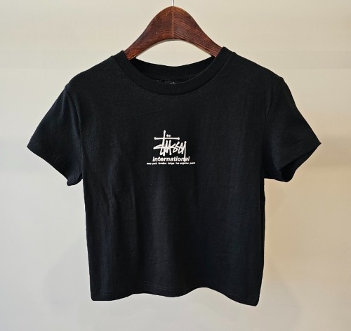 스투시 AU(호주) 인터네셔널 슬림핏 크롭 티셔츠 ST123S3003 블랙 WOMENS